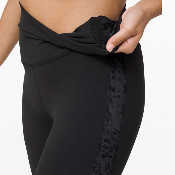 Lulu🍋 Black Align SHR Crop * Crushed Velvet size 8 - Picture 3 of 11